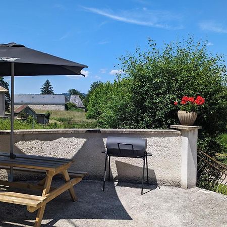 Logement A Brive Proche Centre-Ville Et Campagne - Climatisation, Wifi, Coin Exterieur Et Parking Prives エクステリア 写真